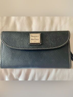 Dooney & Bourke slim Black leather wallet